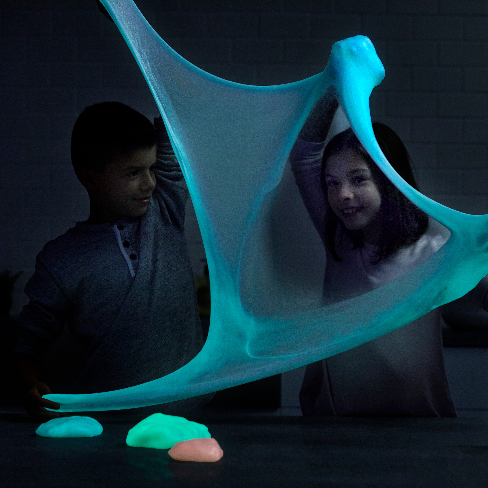 Elmer's® Glow in the Dark Glue